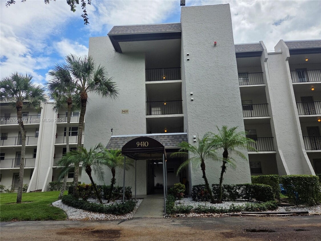 Foto principal - 9410 Poinciana Pl