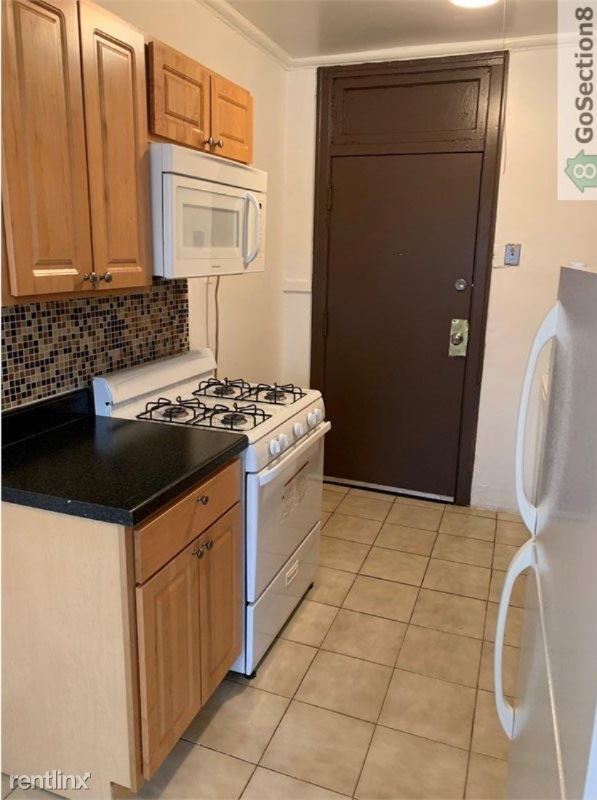 Primary Photo - 824 E 49th St