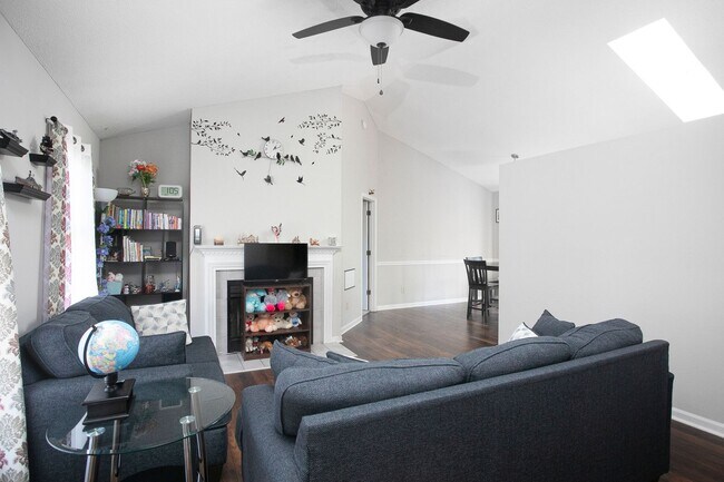 Building Photo - Beautiful 3 Bedroom Home in Chapel Hill!
