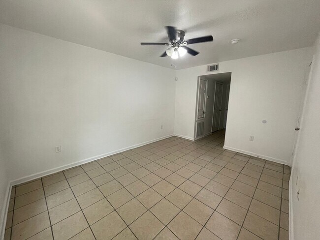 Building Photo - 5561 Dianna Dr.