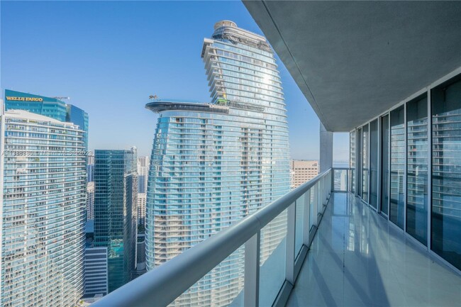 Foto del edificio - 465 Brickell Ave