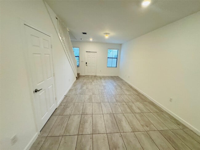 Building Photo - 1606 SW 28th Ct