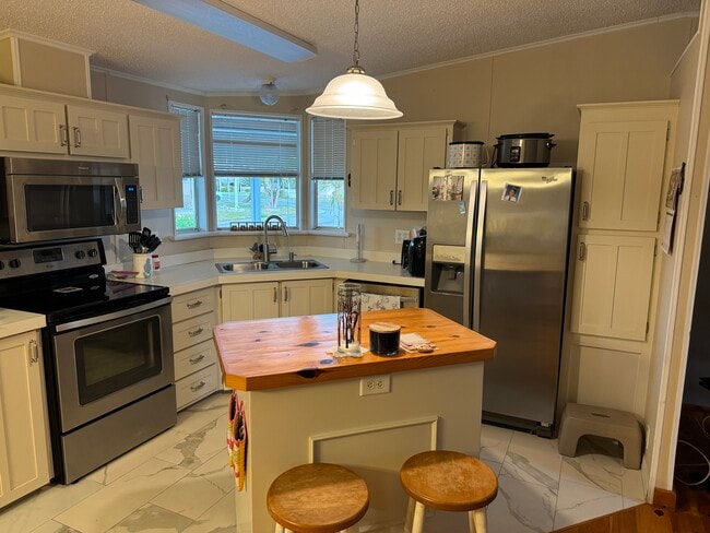 Kitchen - 478 Tall Oak Rd