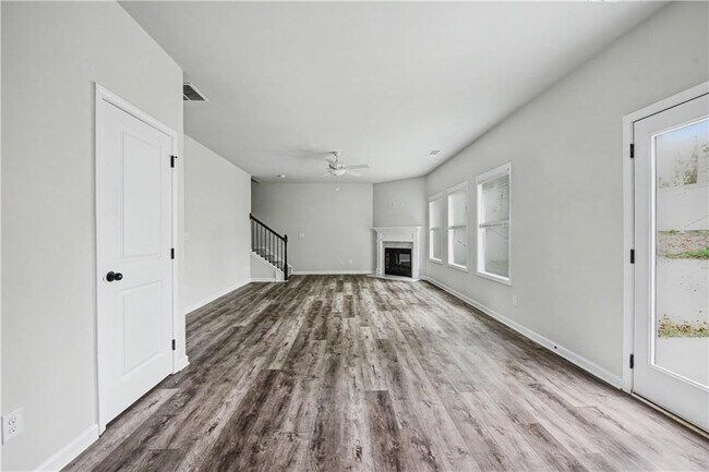 Foto del edificio - 290 Fox Crk Dr