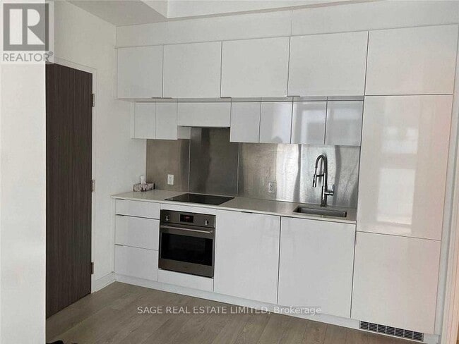 Building Photo - 185 Roehampton Ave