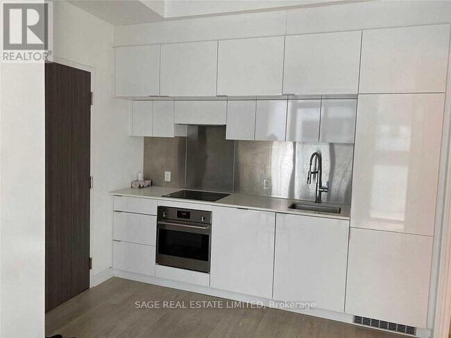 Photo du bâtiment - 185 Roehampton Ave