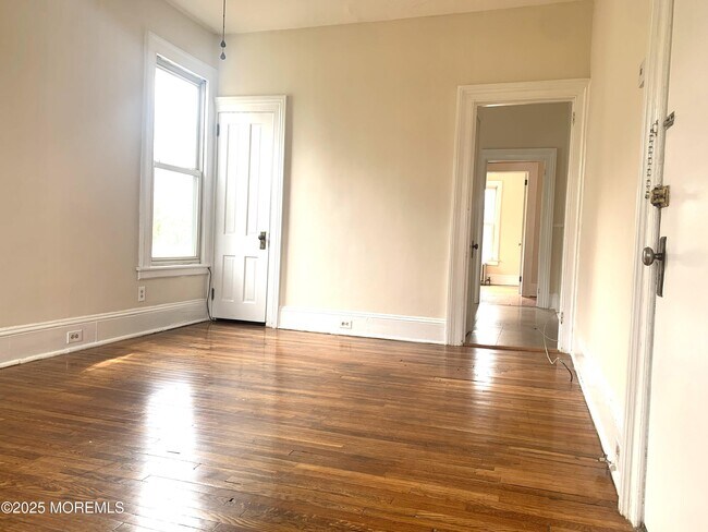 Foto del edificio - 207 Woodbridge Ave
