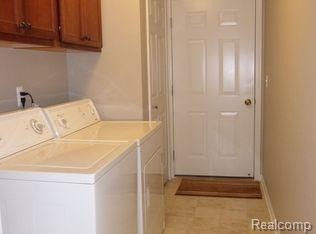 Building Photo - 4026 Stonebridge Dr