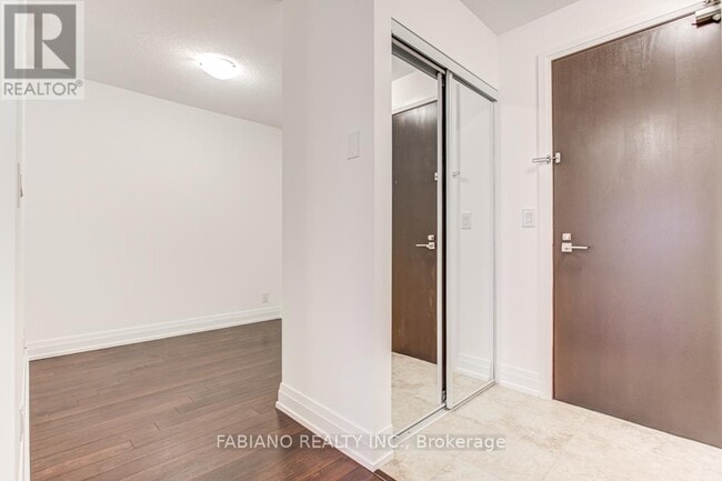 Building Photo - 1060-1060 Sheppard Ave W
