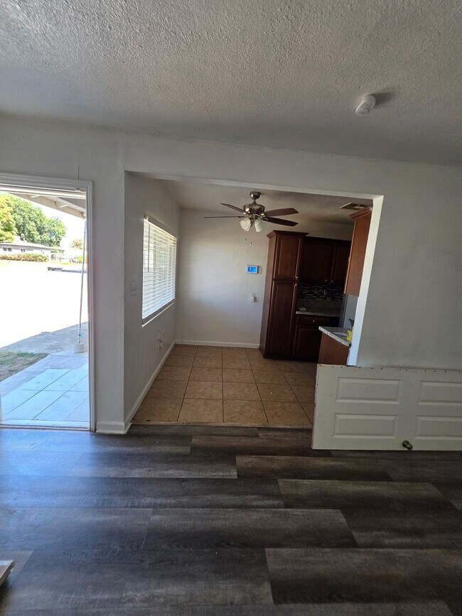 Foto del edificio - 1225 Castaic Ave