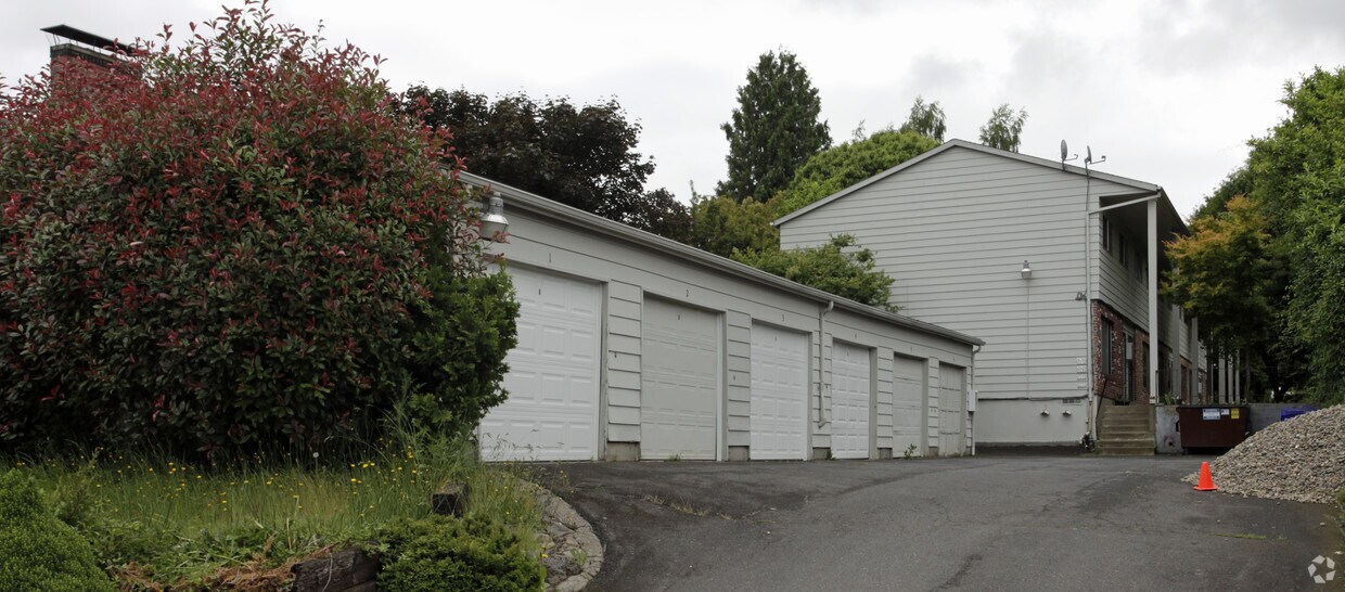 Primary Photo - 2630-2638A SE 52nd Ave