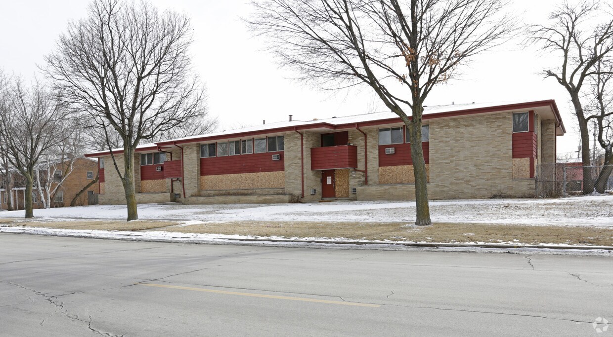 Primary Photo - 8905-8911 Villard Ave W