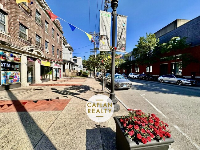 Building Photo - 1407 Chapel St