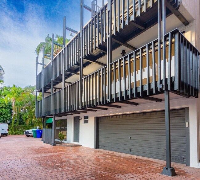 Building Photo - 1884 Brickell Ave