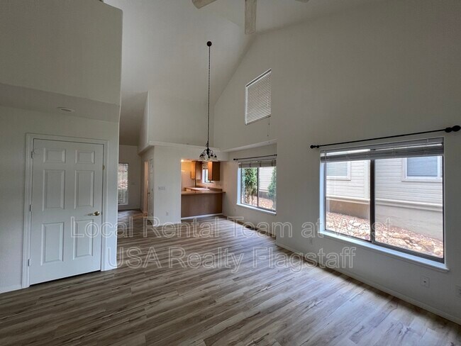 Building Photo - 6164 E Mountain Oaks Dr