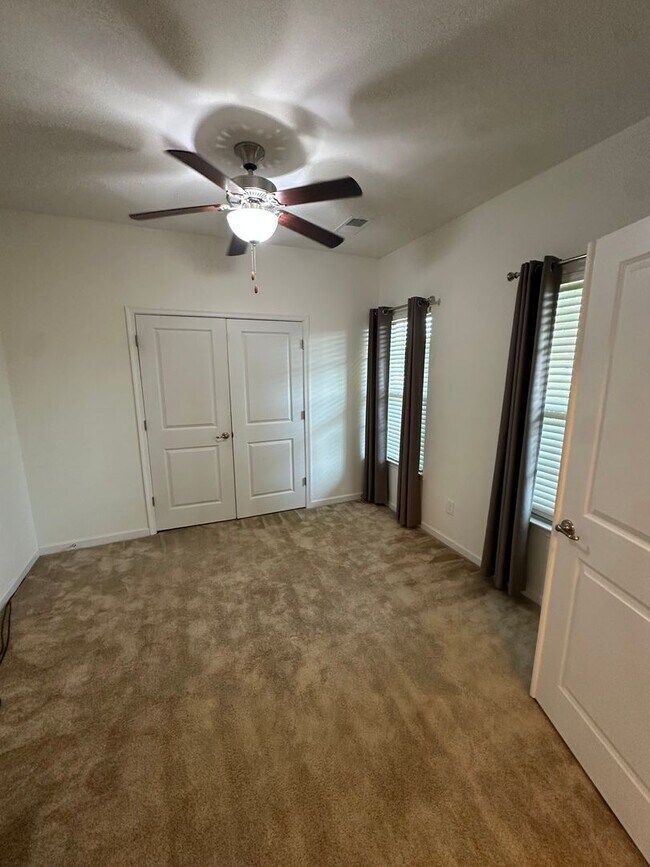 Foto del edificio - Beautiful 4 Bed 2.5 bath Home in Murfreesb...