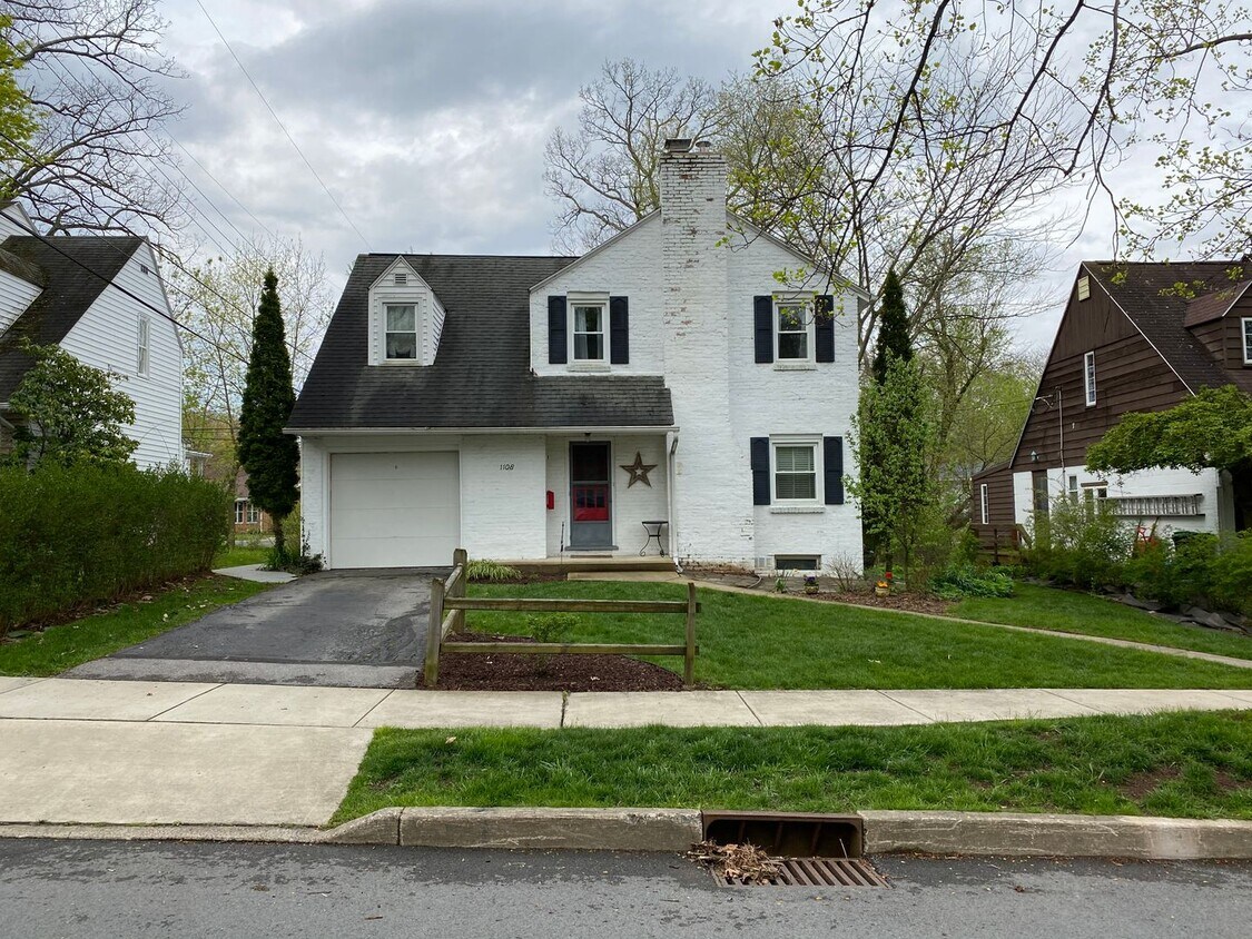 Foto principal - Furnished Single-Family in State College - Short-Term Possible