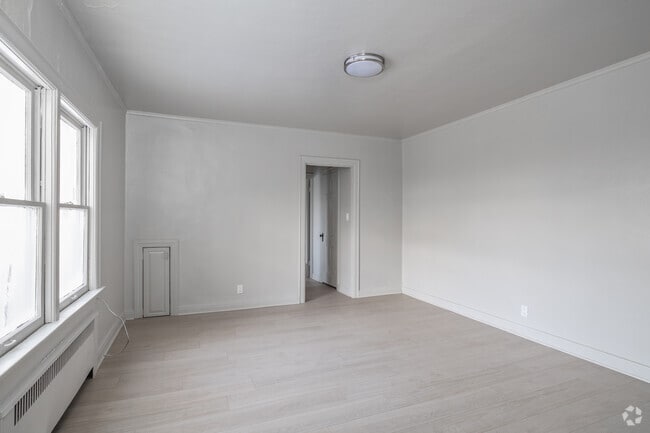 1BR, 1BA - 473SF - Living Room - 1312 Cleveland Ave.