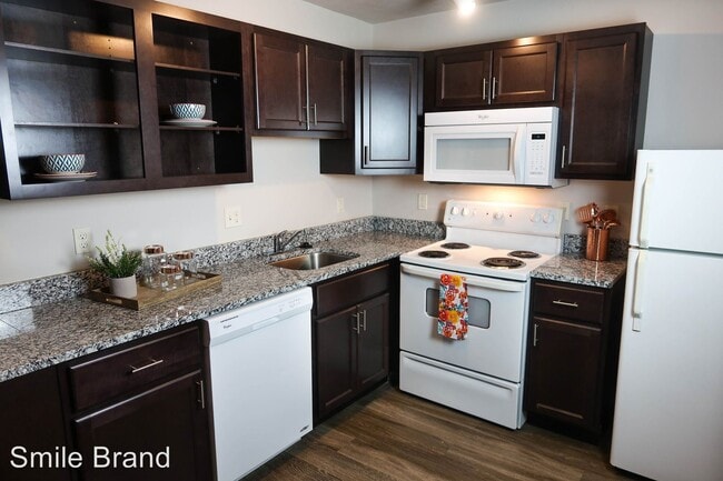 Building Photo - Studio, 1 bath Room For Rent - 504 E. Clark