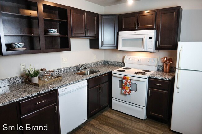 Foto del edificio - Studio, 1 bath Room For Rent - 504 E. Clark