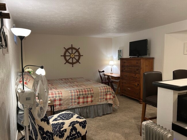 Building Photo - 10933 W 67th Pl