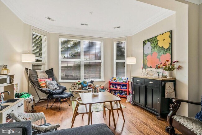 Foto del edificio - 828 Slaters Ln