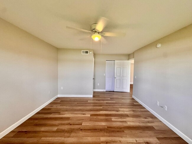 Building Photo - 5055 Wiles Rd