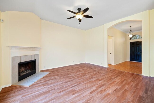 Building Photo - 2008 Autumn Fire Dr