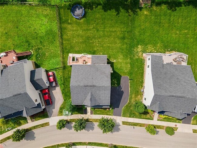 Building Photo - 213 Bucktail Dr