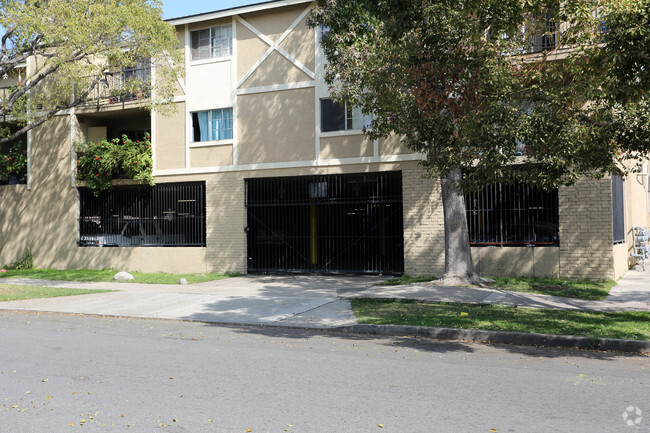 Building Photo - Wellington Court Apartments