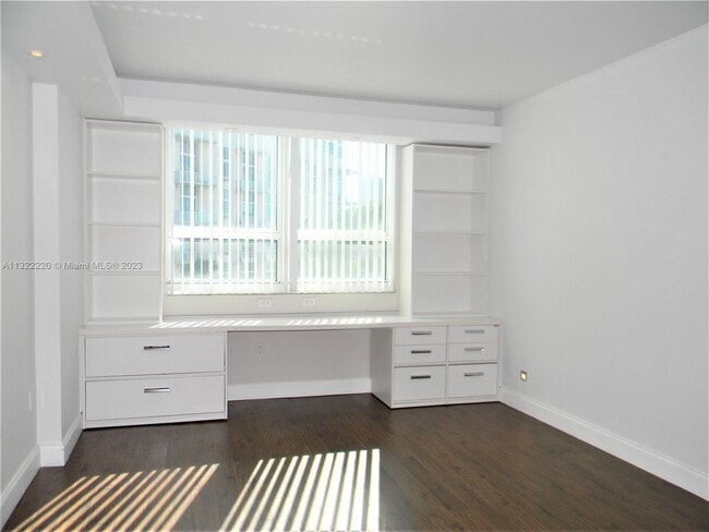 Building Photo - 2000 N Bayshore Dr