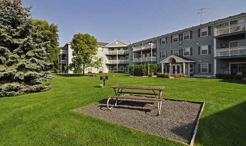 Picnic Area - Waterfront Apartments