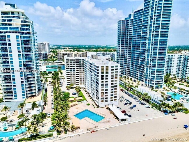 Building Photo - 3505 S Ocean Dr