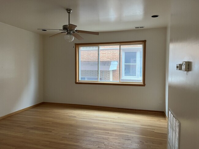 Foto del edificio - 3913 W 47th St
