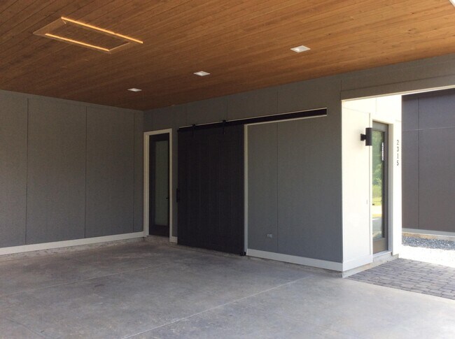 Foto del edificio - 2315 Lake Hall Rd