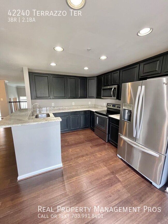 Building Photo - Coming soon-Townhome style condo, with gar...