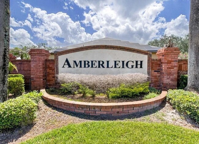 Building Photo - 350 Lake Amberleigh Dr