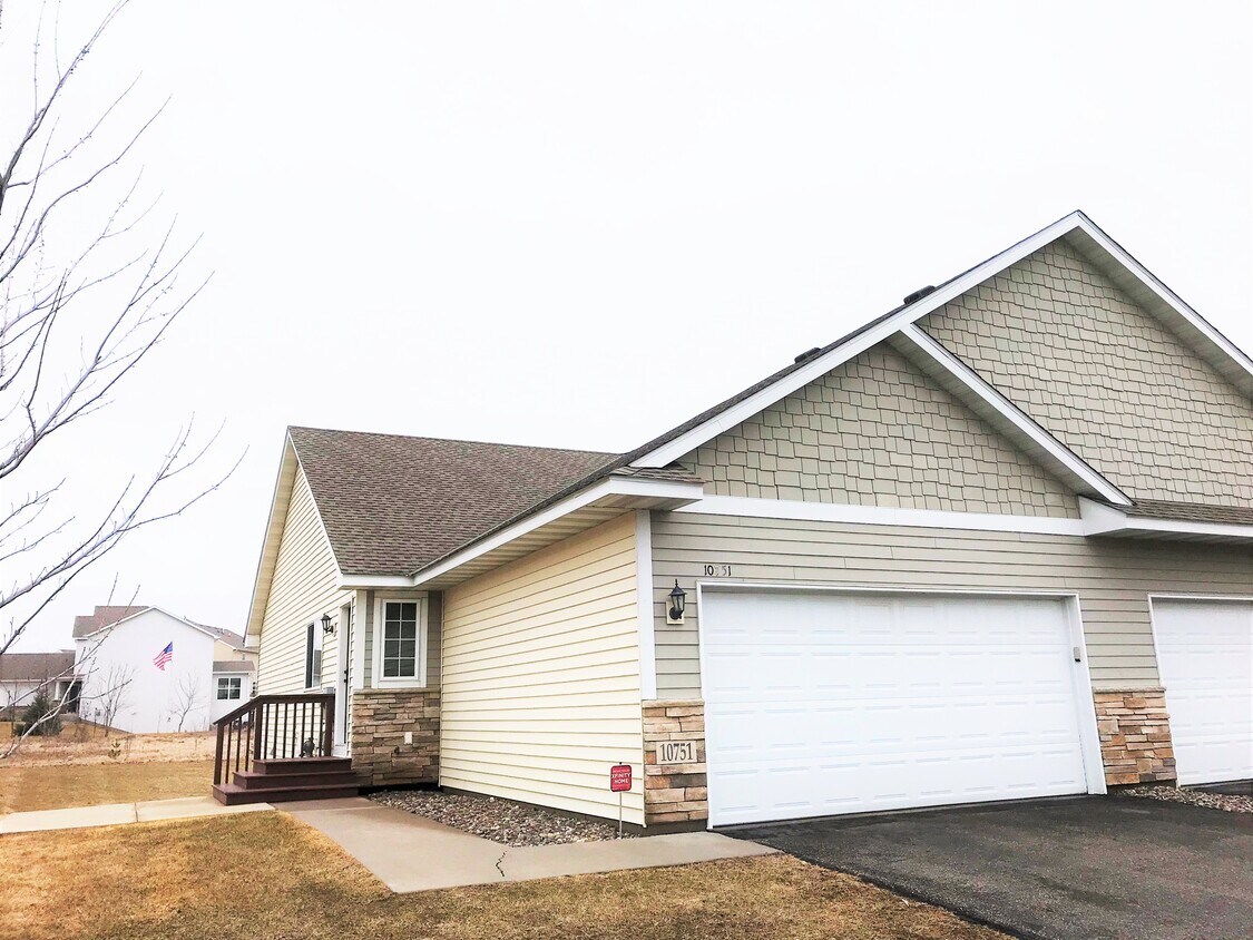 Primary Photo - 10751 Knollwood ln