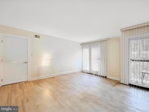 Building Photo - 1704 N Park Dr
