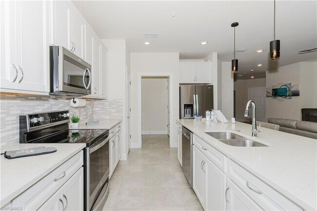 Foto del edificio - 5697 Mayflower Way