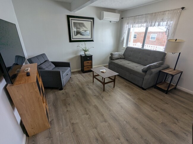 Building Photo - 5 Boisvert St