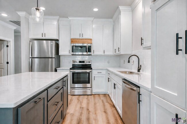 Foto del edificio - 8065 Lockhart Rd