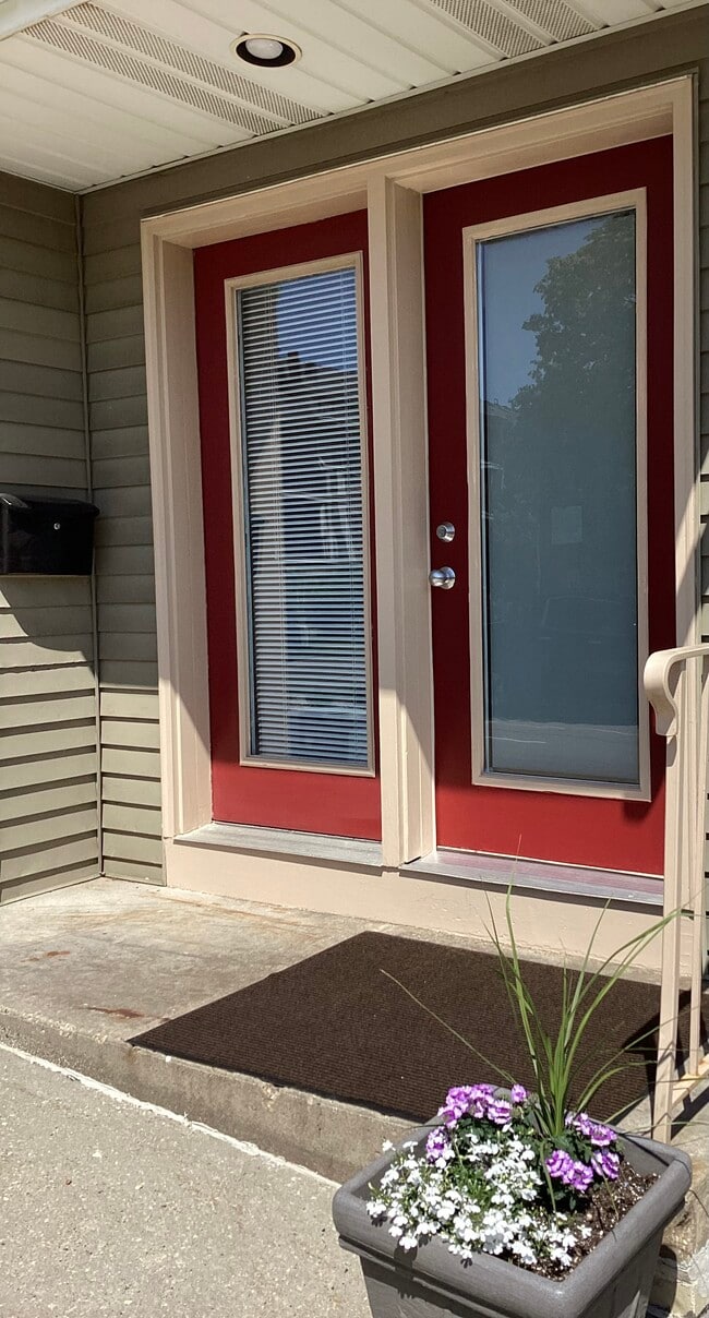 Building Photo - 2305 Parmenter St