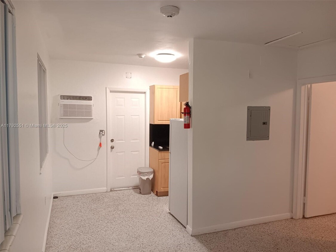 Foto del edificio - 1640 NE 127th St