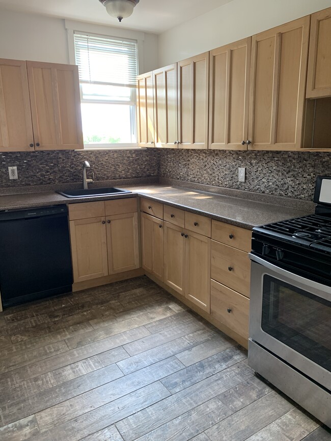 Building Photo - 2403 Halcyon Ave