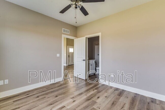 Building Photo - 4315 N Sandplum St