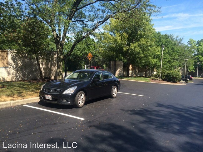 Building Photo - 2350 Dana Ave