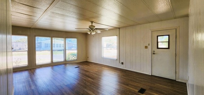 Building Photo - 160 Caloosa Lake Cir N