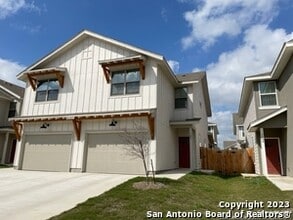 Building Photo - 10317 Lynwood Vlg