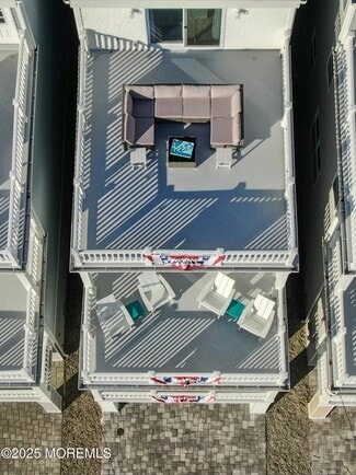 Building Photo - 208 Kearney Ave